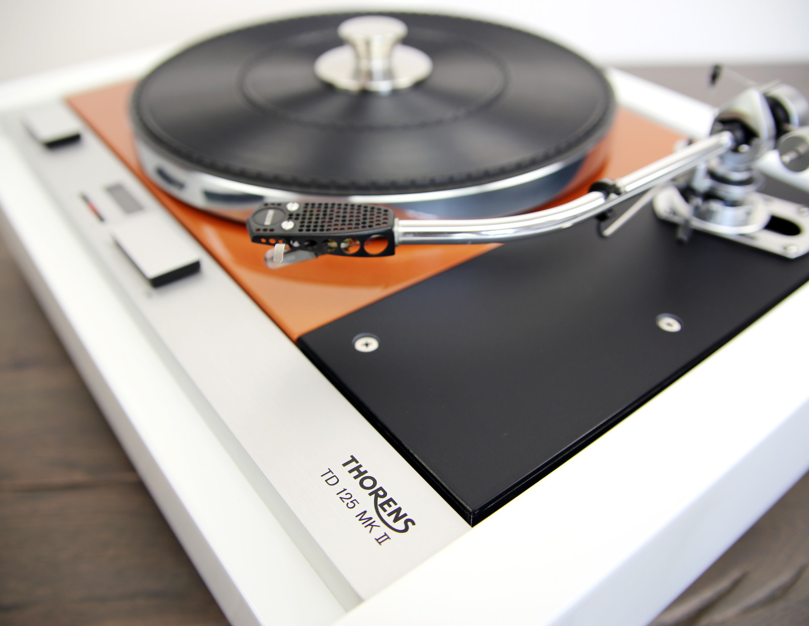 We restore your Thorens TD 125 Turntable Black or White – Orange