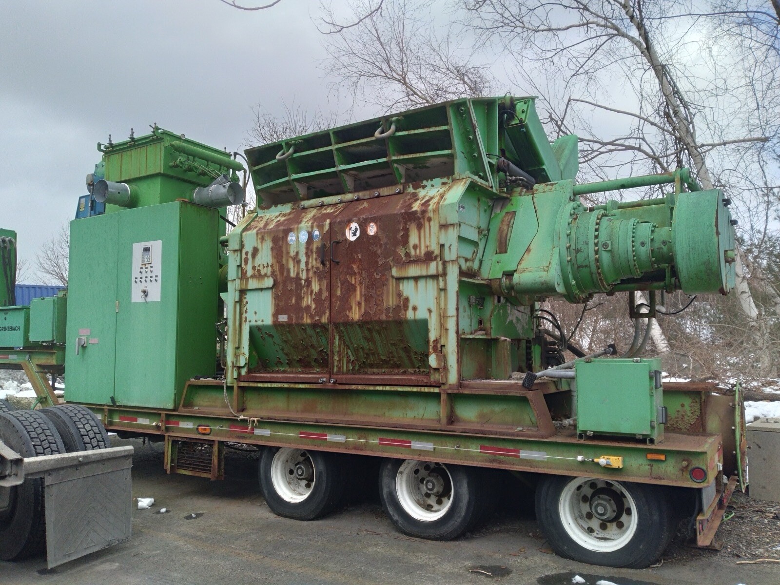 Gypsum recycling plant,industrial good condtiion green color, mobile equipment