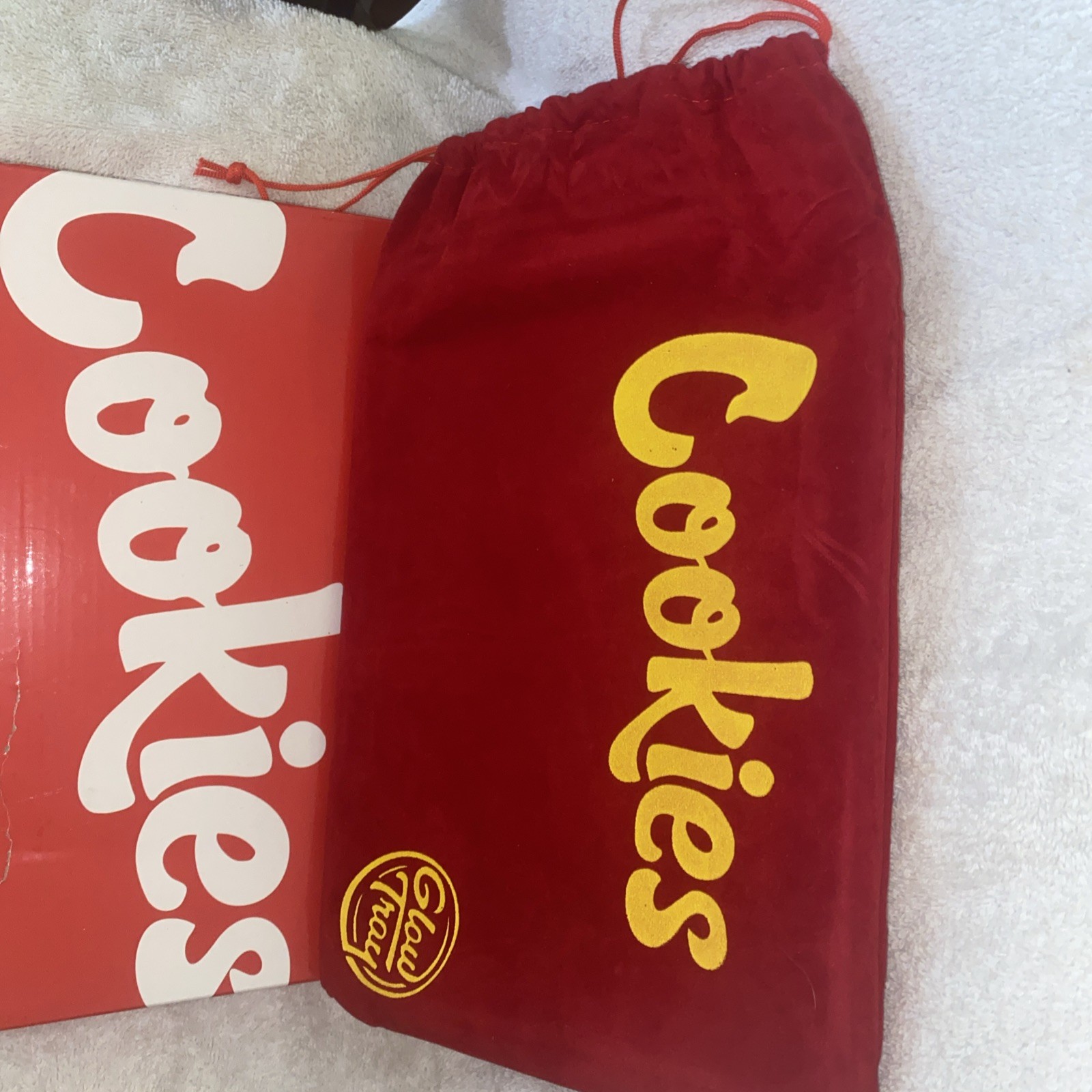 Glow Tray In Original Box And Storage Bag And Charge Cable. Red Cookies Brand