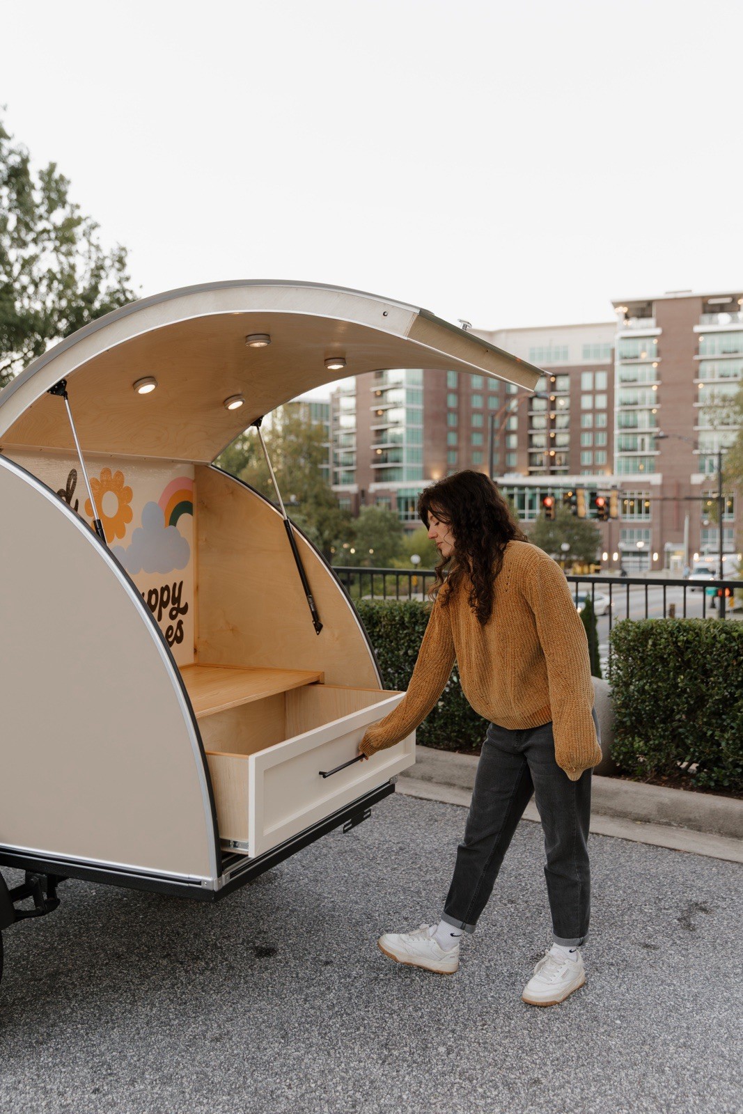 2025 New Mobile Bar Tap Trailer teardrop draft trailer- beerdrop