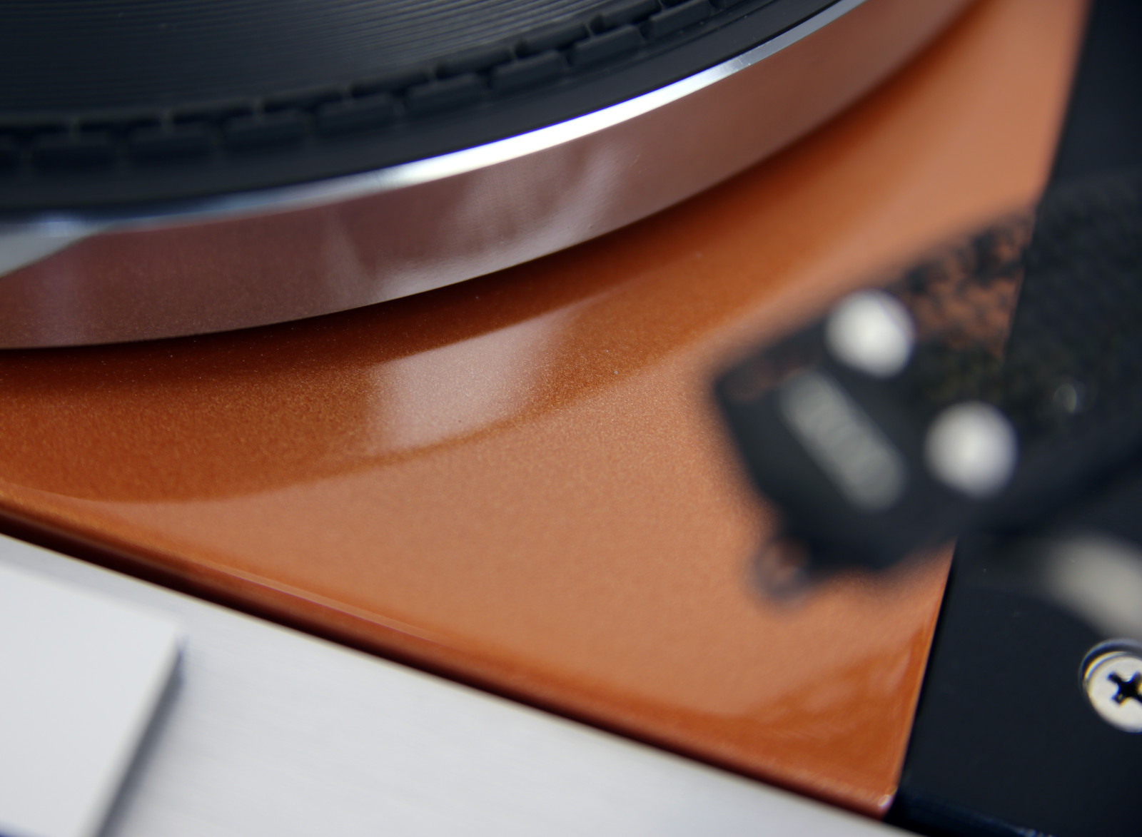 We restore your Thorens TD 125 Turntable Black or White – Orange