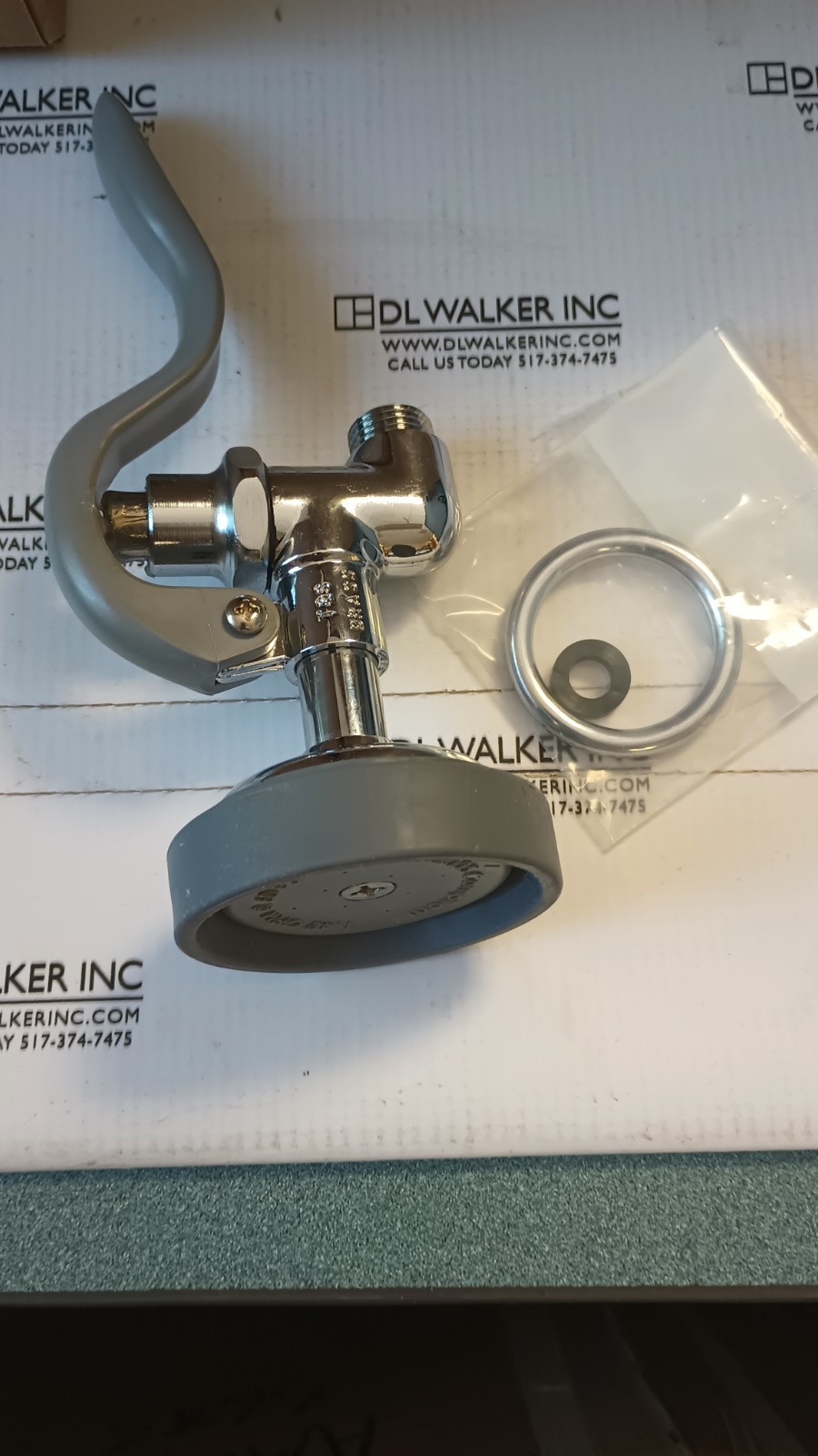 T&S Brass EB-0107-C Blue Self-Closing Pre-rinse Spray Valve