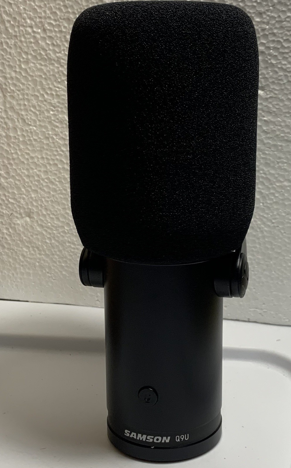 Samson Q9U XLR/USB Dynamic Broadcast Microphone for Podcast/Streaming