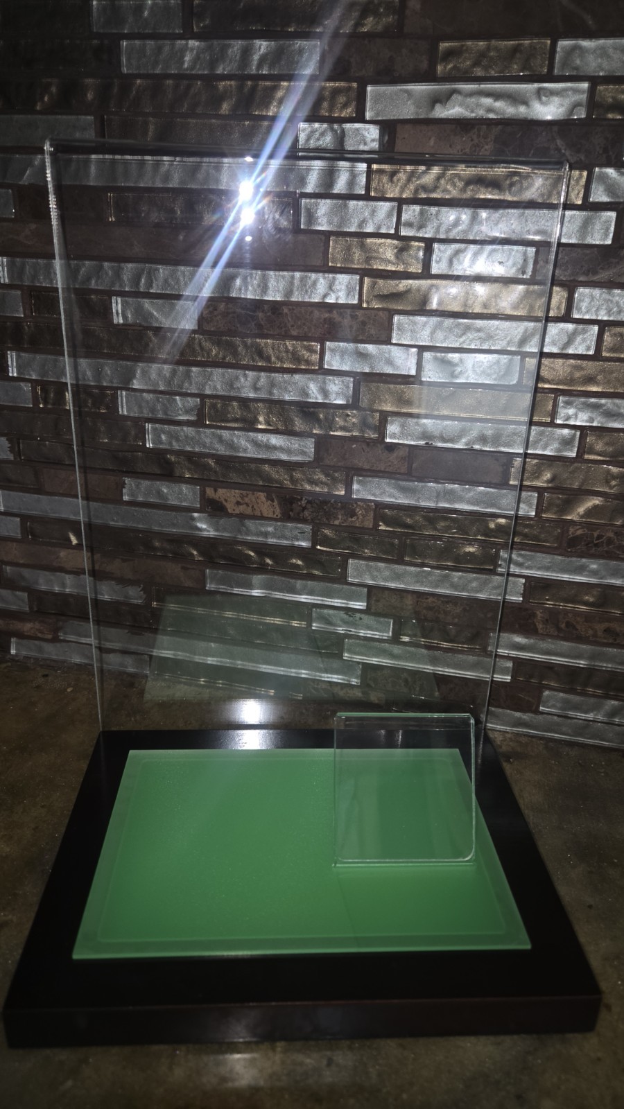 Acrylic Sign Holder with Dark Brown Wood Base and Green Platform 8.5×11