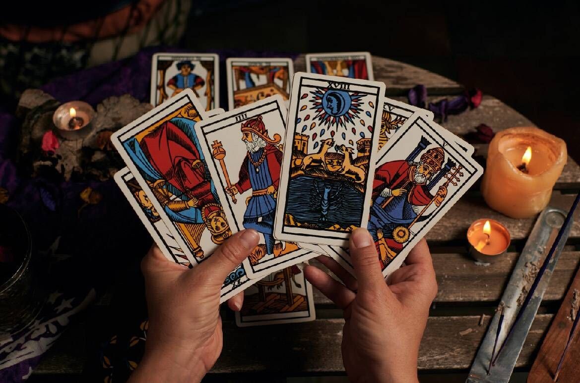 ASK ANY 3 YES OR NO IN-DEPTH QUESTIONS TAROT READING (ANY TOPIC)