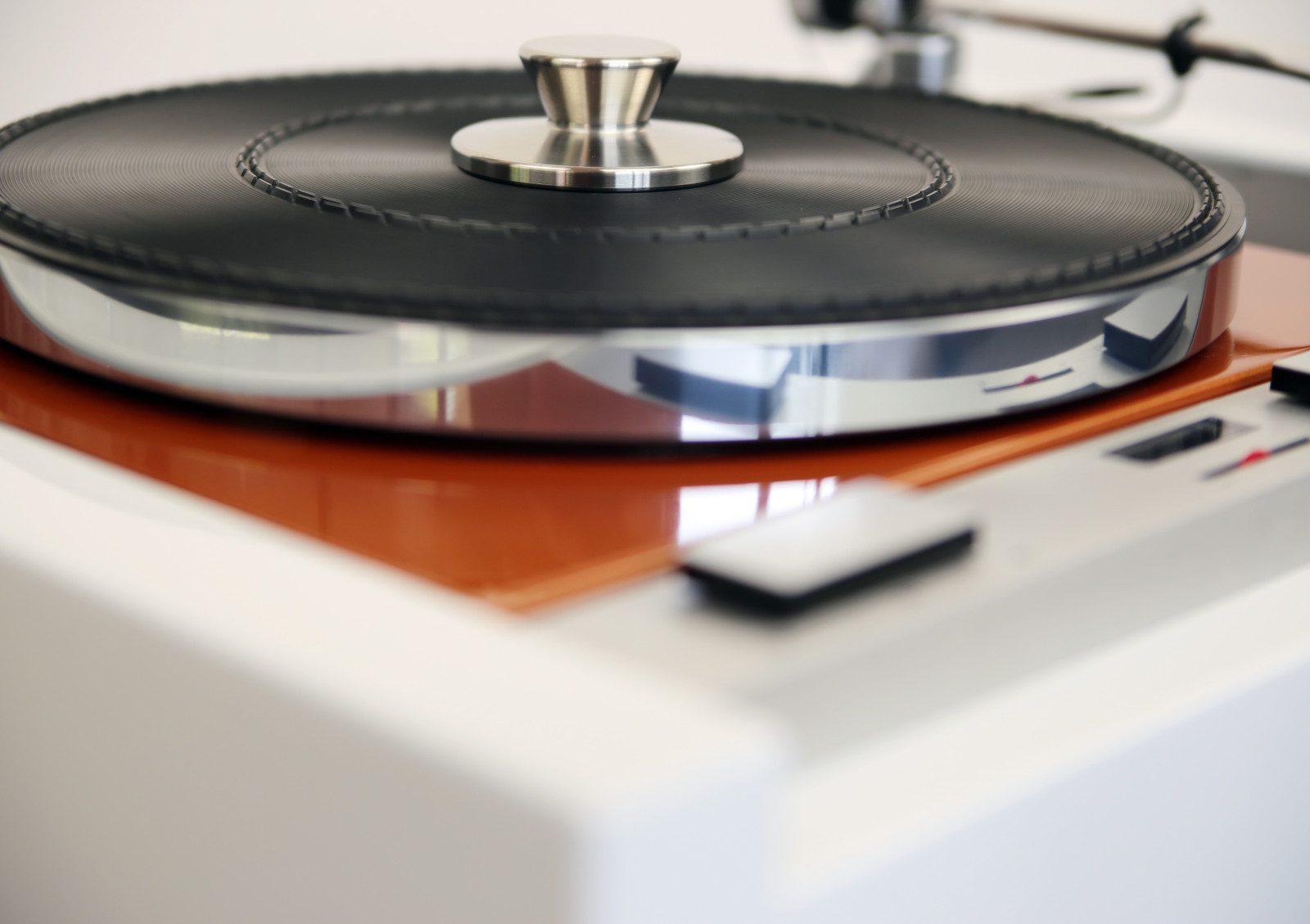 We restore your Thorens TD 125 Turntable Black or White – Orange
