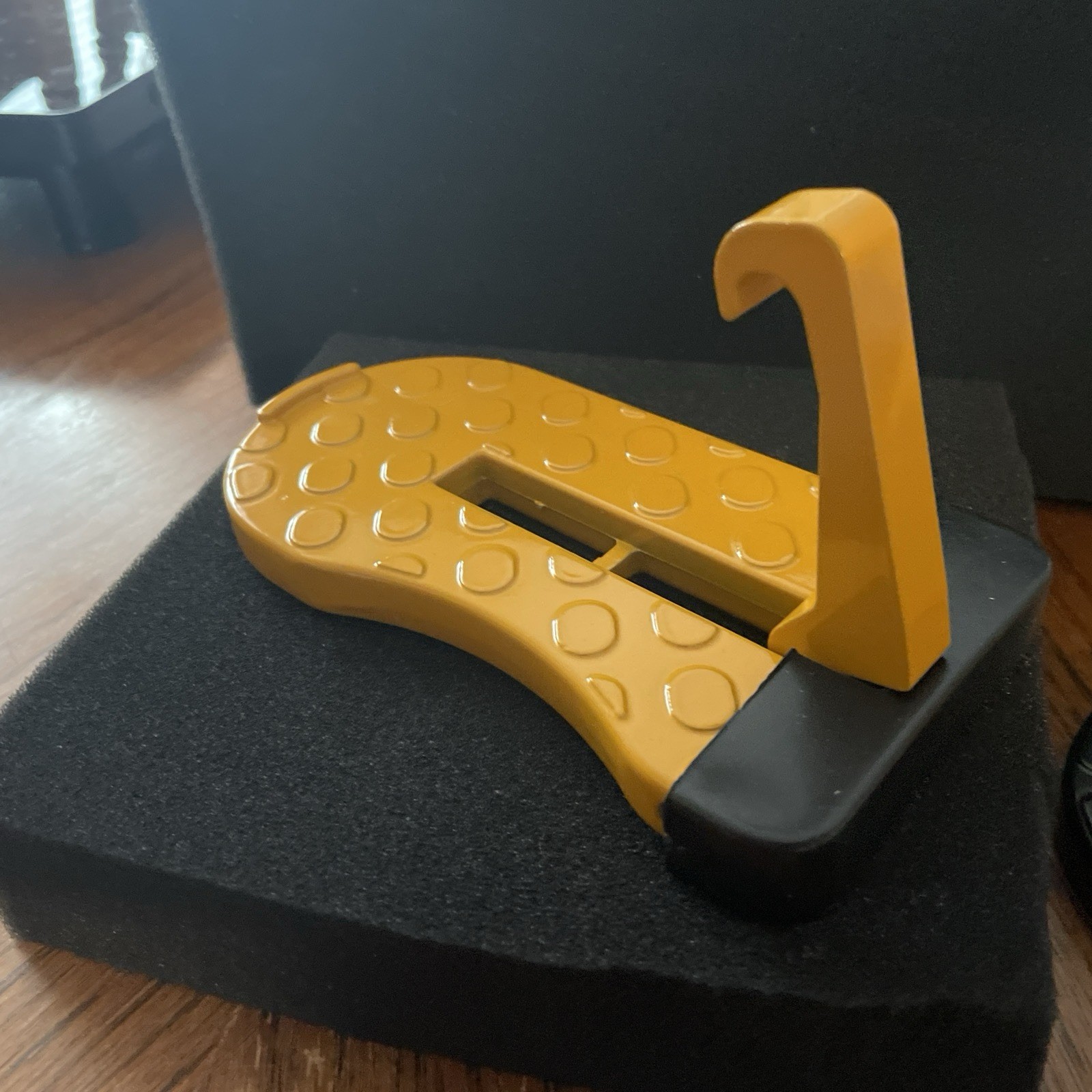 Doorstep For Vehicles Of All Types, Emergency Glass Breaker
