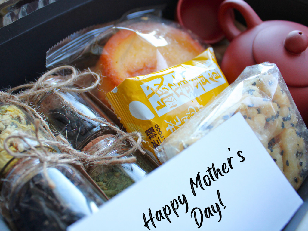 Mother’s Day Custom Tea and Snacks Giftset Sampler | Teapot | Teatime | Giftbox