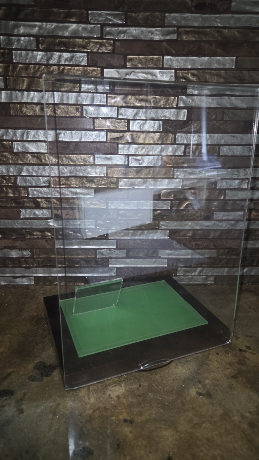 Acrylic Sign Holder with Dark Brown Wood Base and Green Platform 8.5×11