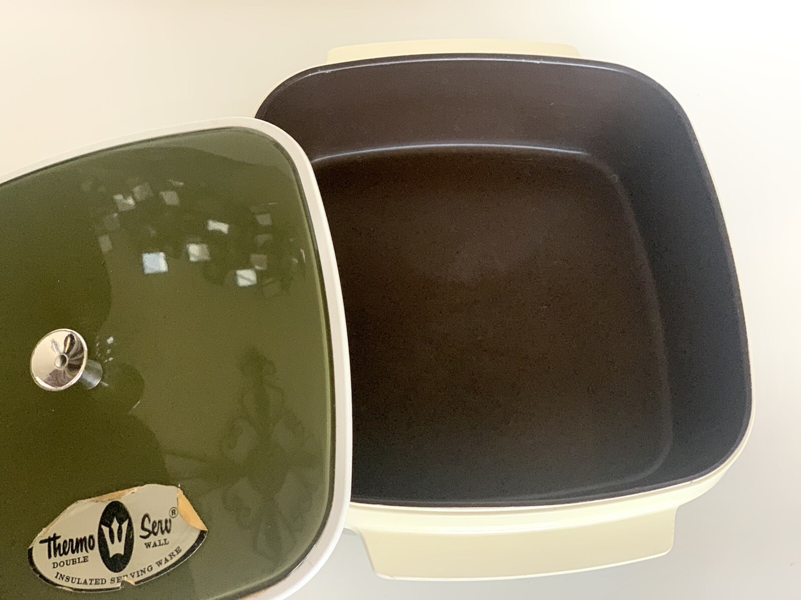 Thermo serve insulated servingware vintage 60s era olive green white trim handle