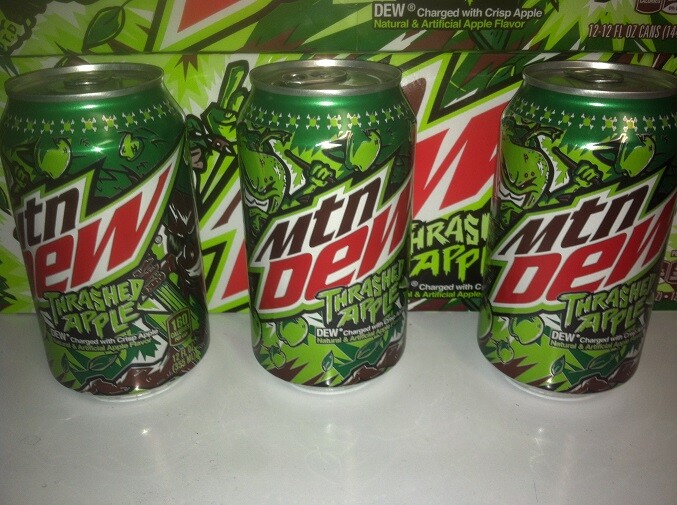 Lot of 2 Mountain Dew Thrashed Apple full cans + 2 Voo Doo cans. prority ship