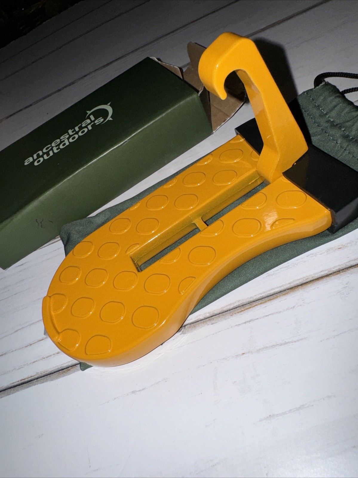 Doorstep For Vehicles Of All Types, Emergency Glass Breaker