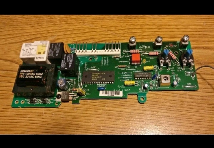 Chamberlain LiftMaster 2000SDR Screw Drive “LOGIC BOARD ONLY!”