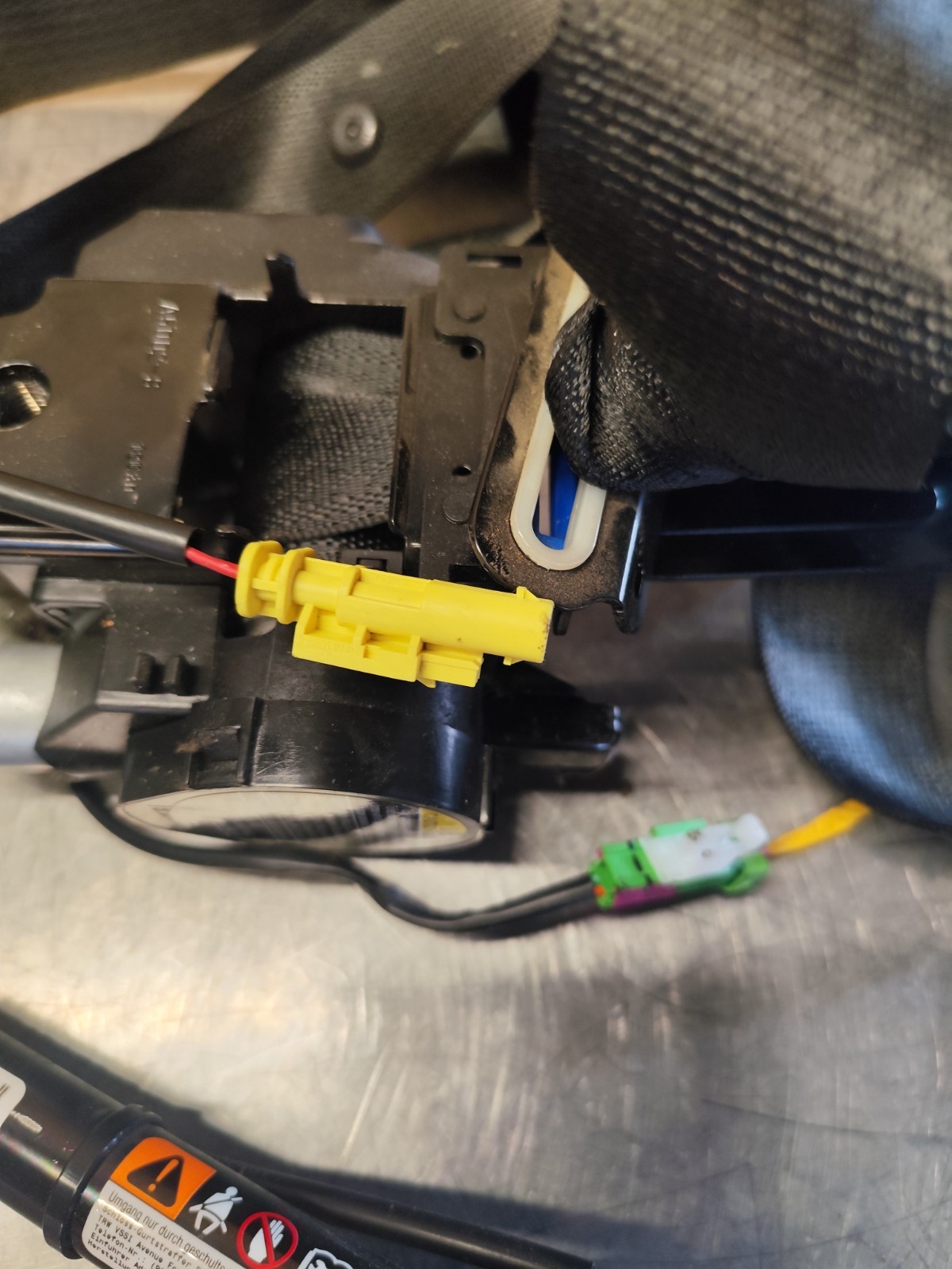 FRONT RIGHT SEAT BELT CHEVROLET CAPTIVA PH2 2.2 VCDI 20919346