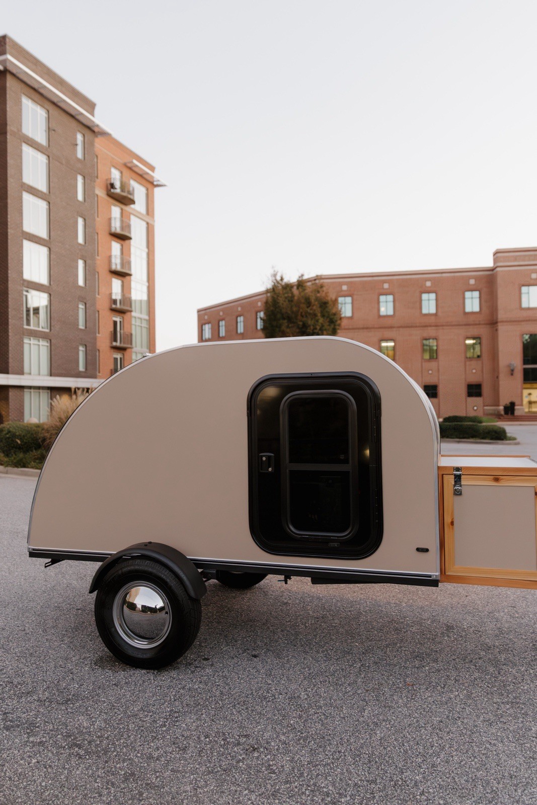 2025 New Mobile Bar Tap Trailer teardrop draft trailer- beerdrop