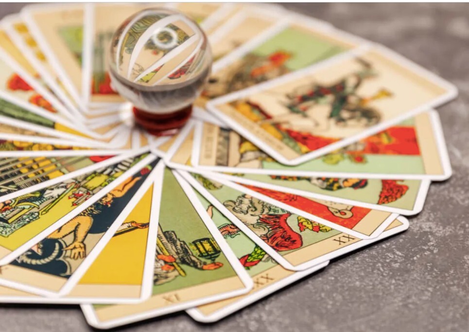 Blind Psychic Tarot Reading – No Questions Needed General