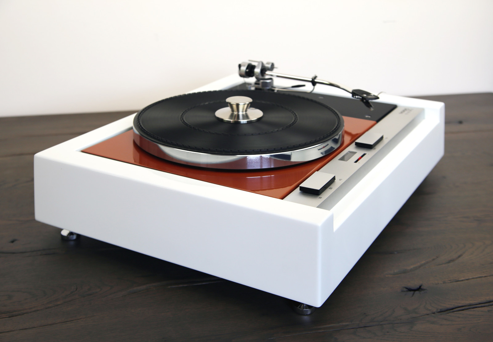 We restore your Thorens TD 125 Turntable Black or White – Orange