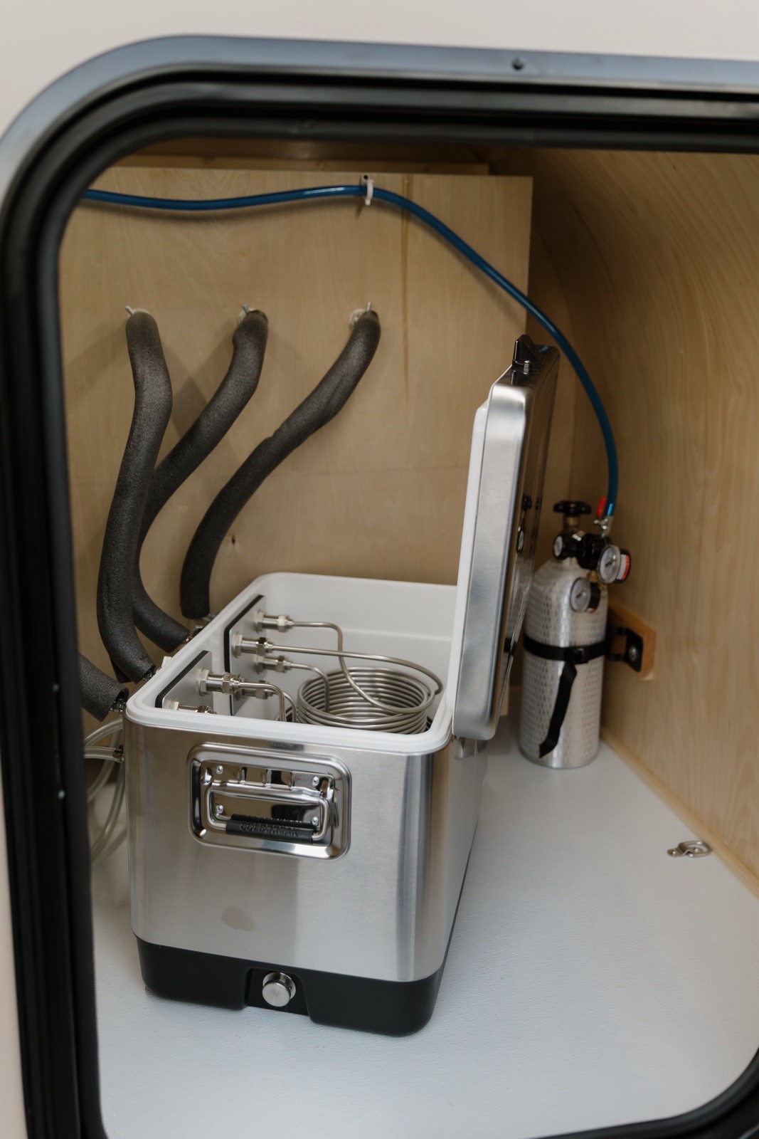 2025 New Mobile Bar Tap Trailer teardrop draft trailer- beerdrop
