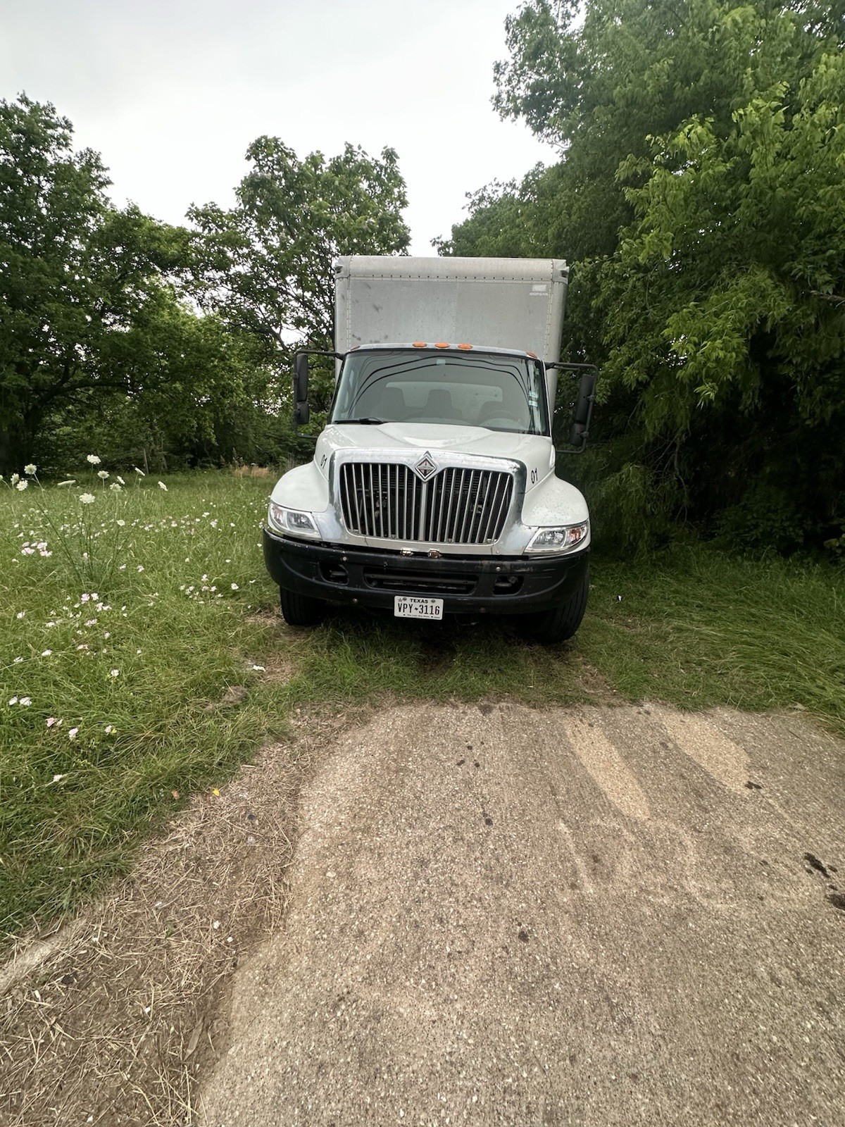 I am launching a professional moving company with a reliable 26-foot box truck.