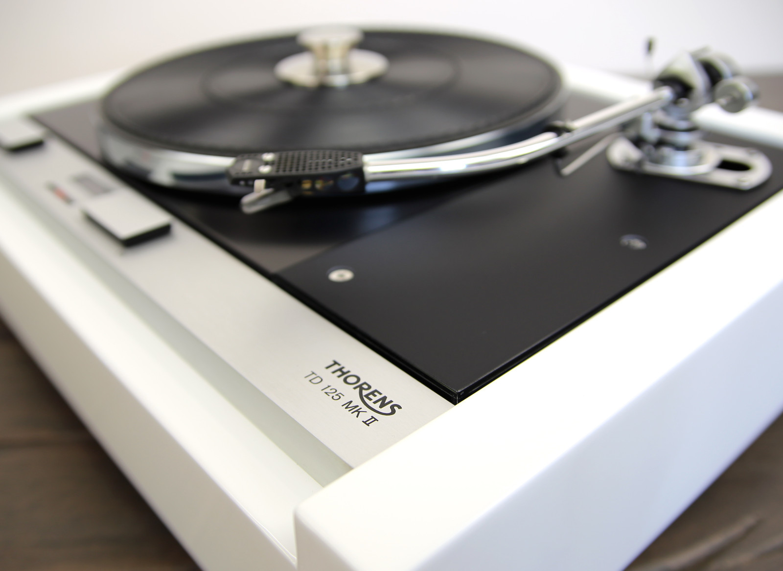 We restore your Thorens TD 125 Turntable Black or White – Black