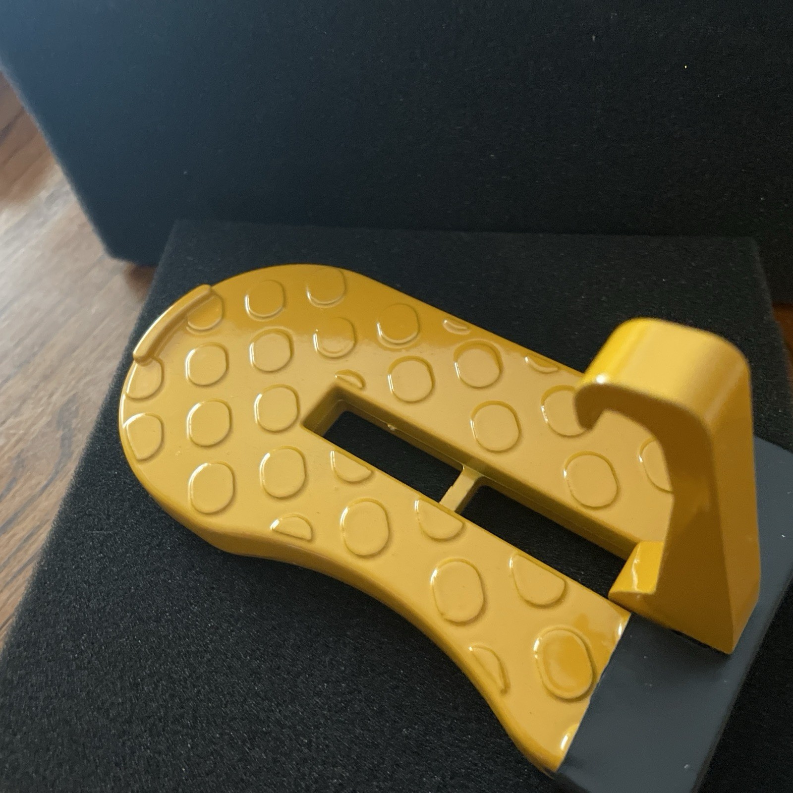 Doorstep For Vehicles Of All Types, Emergency Glass Breaker