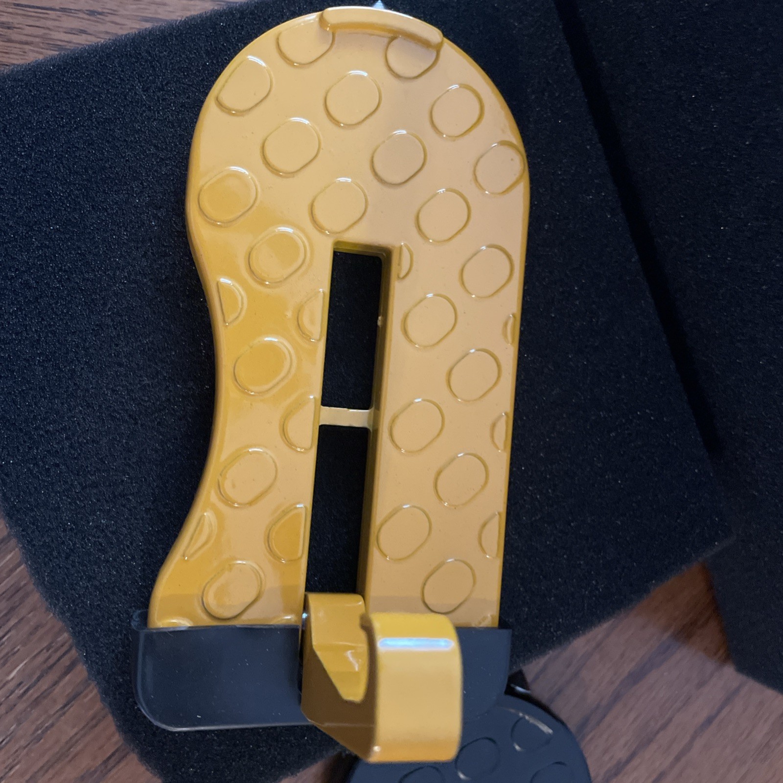 Doorstep For Vehicles Of All Types, Emergency Glass Breaker