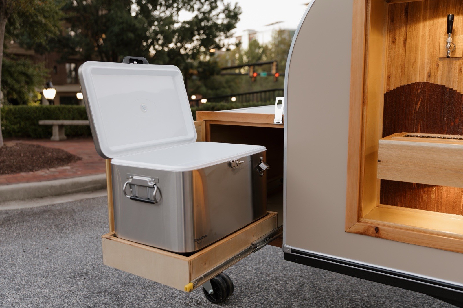 2025 New Mobile Bar Tap Trailer teardrop draft trailer- beerdrop