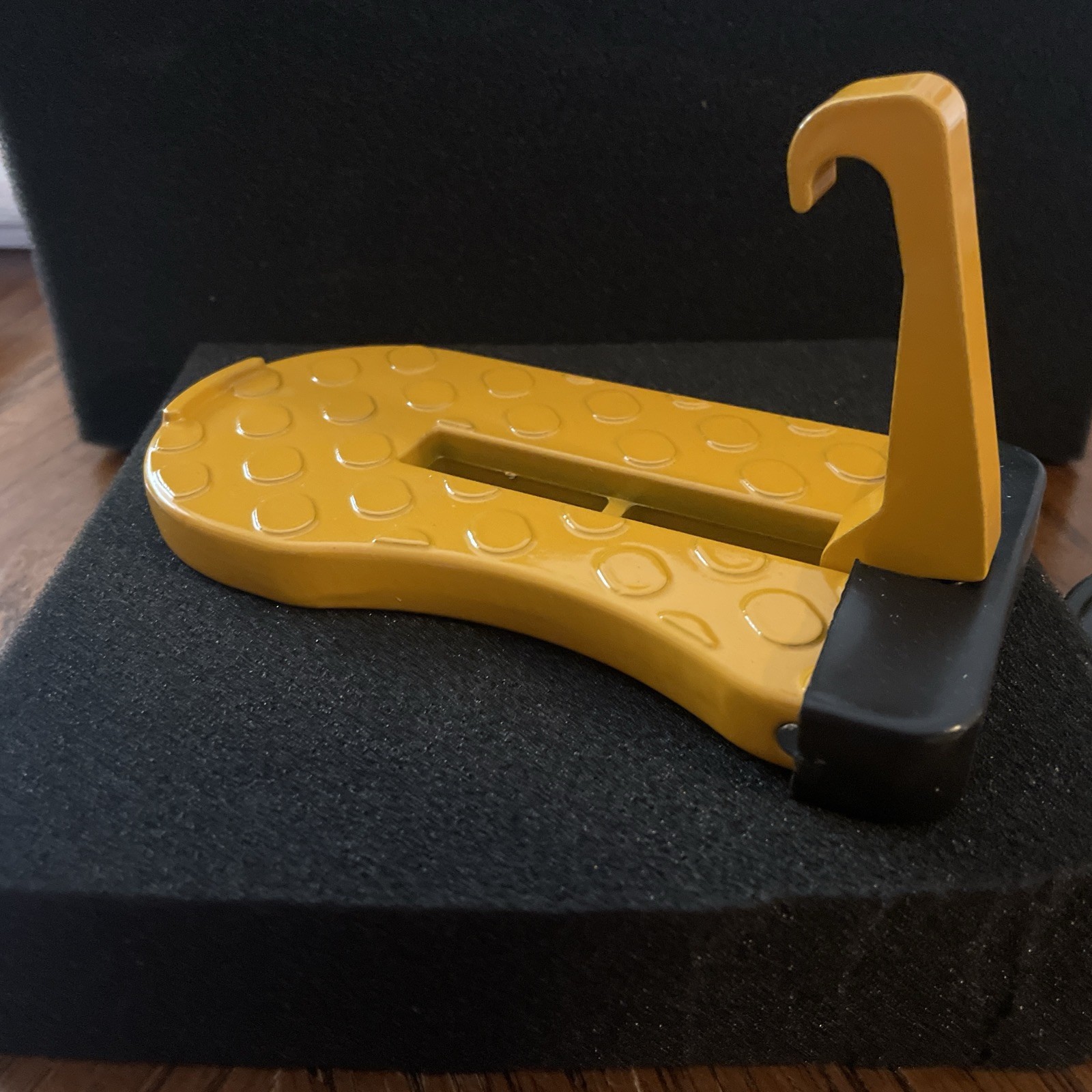 Doorstep For Vehicles Of All Types, Emergency Glass Breaker