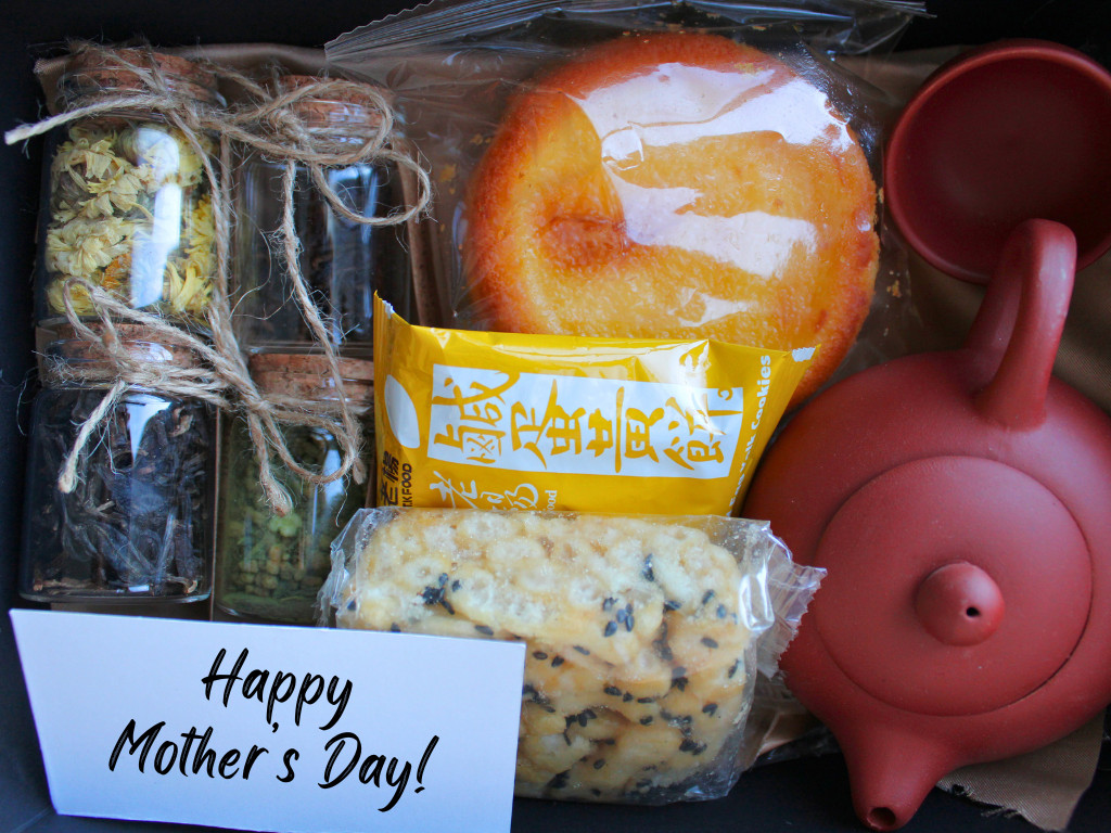 Mother’s Day Custom Tea and Snacks Giftset Sampler | Teapot | Teatime | Giftbox
