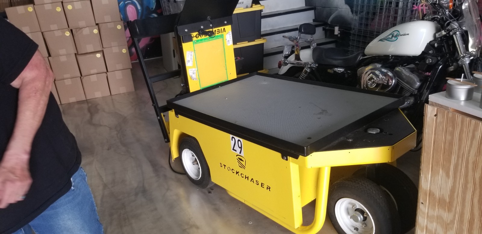 Columbia Stock Chaser looks great, needs 6 batteries 6v, no key but doesn’t need