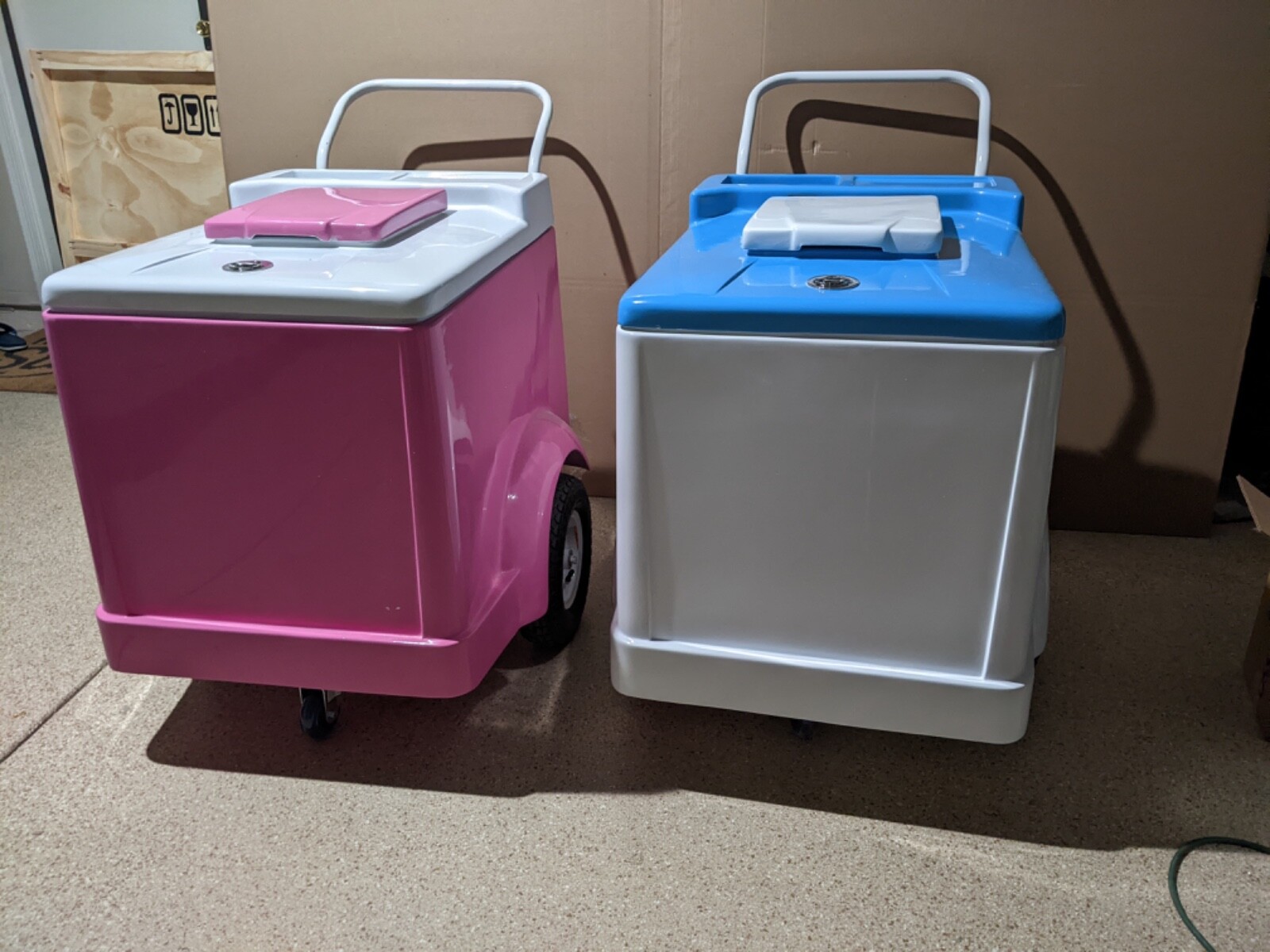 RED ICE CREAM CART POPSICLES ICE CREAM PUSH CART MOBILE RED CART ICE CREAM CART