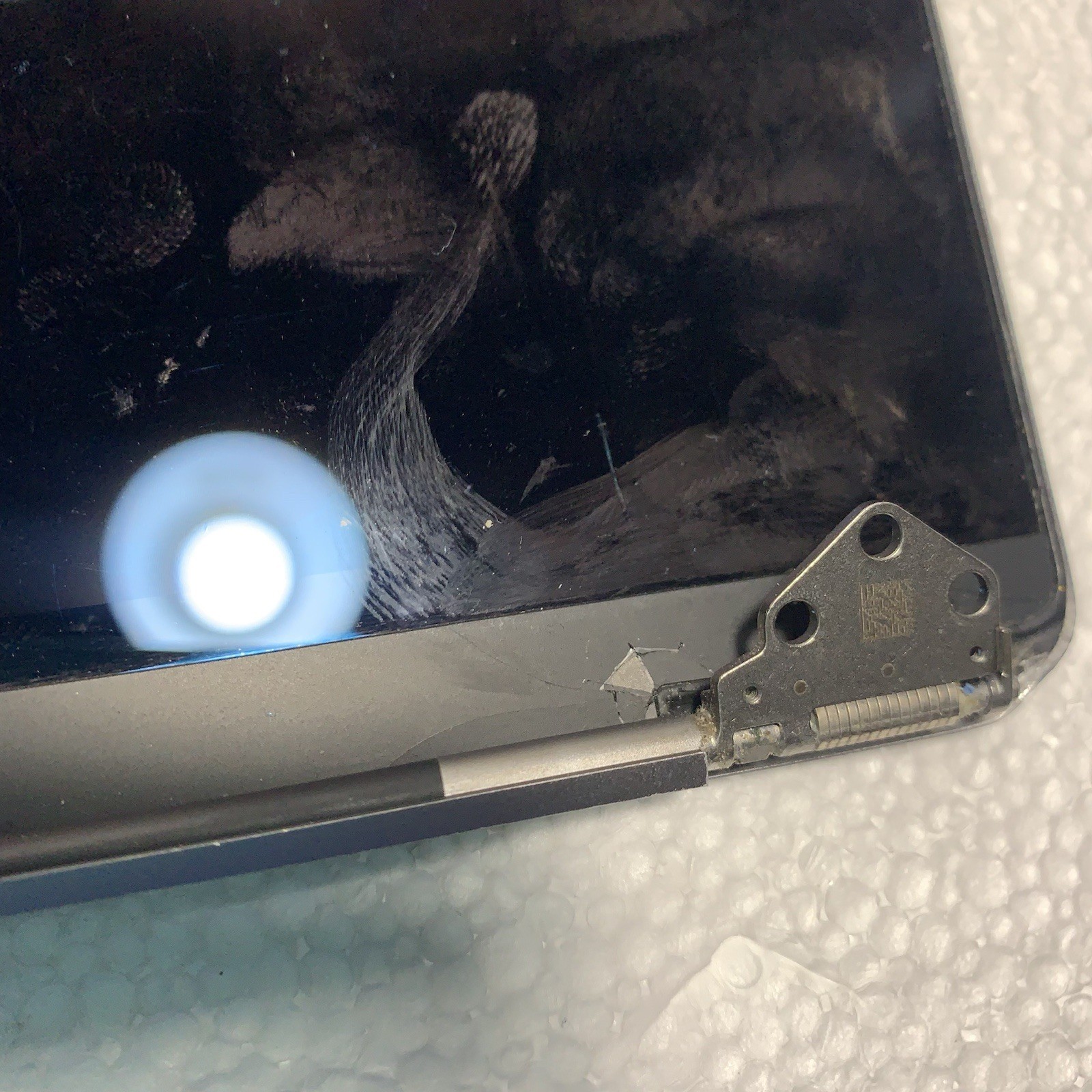 Apple MacBook Pro A1990 2018 2019 15″ OEM LCD Screen Display Assembly – TESTED
