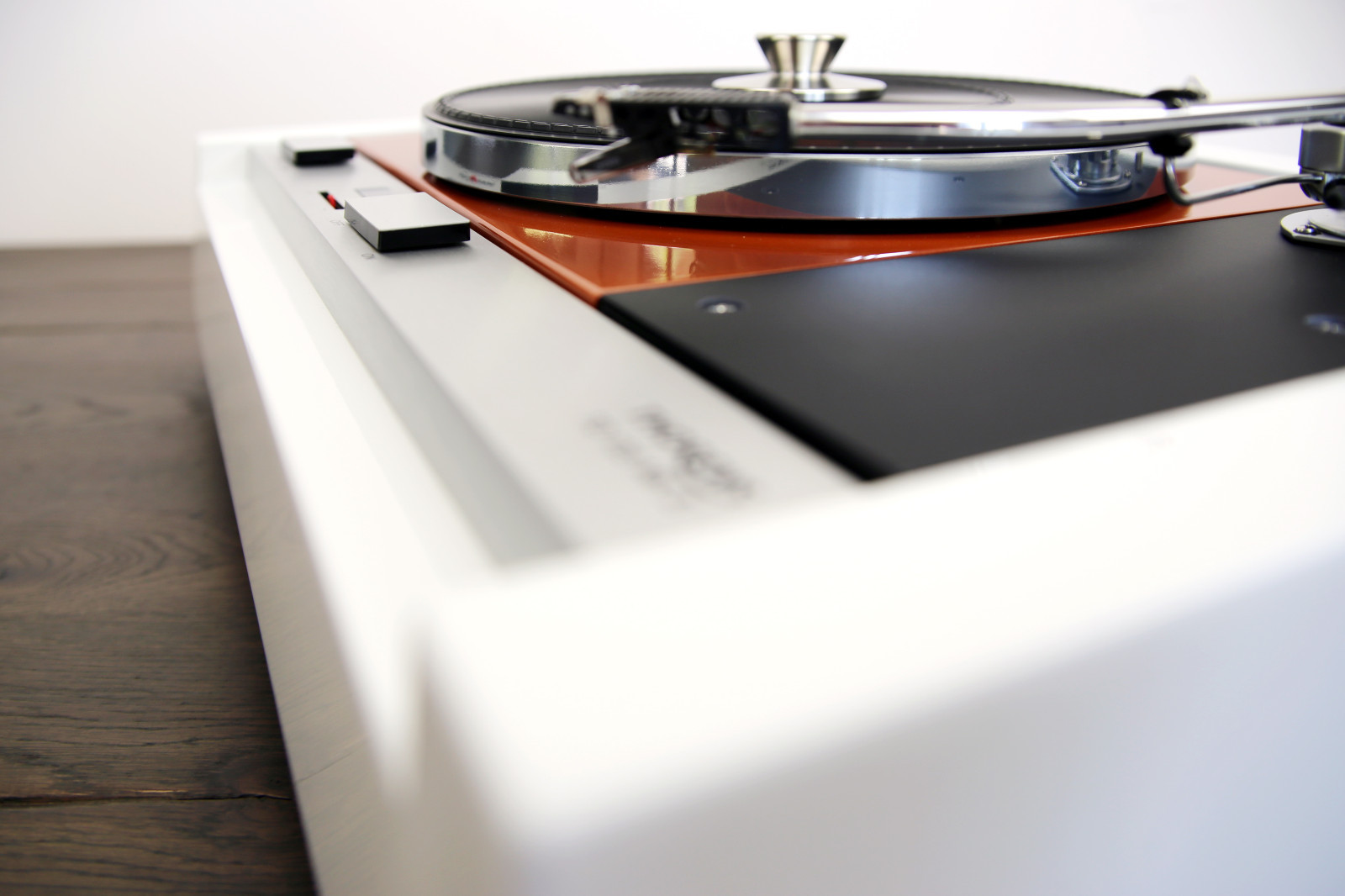 We restore your Thorens TD 125 Turntable Black or White – Orange