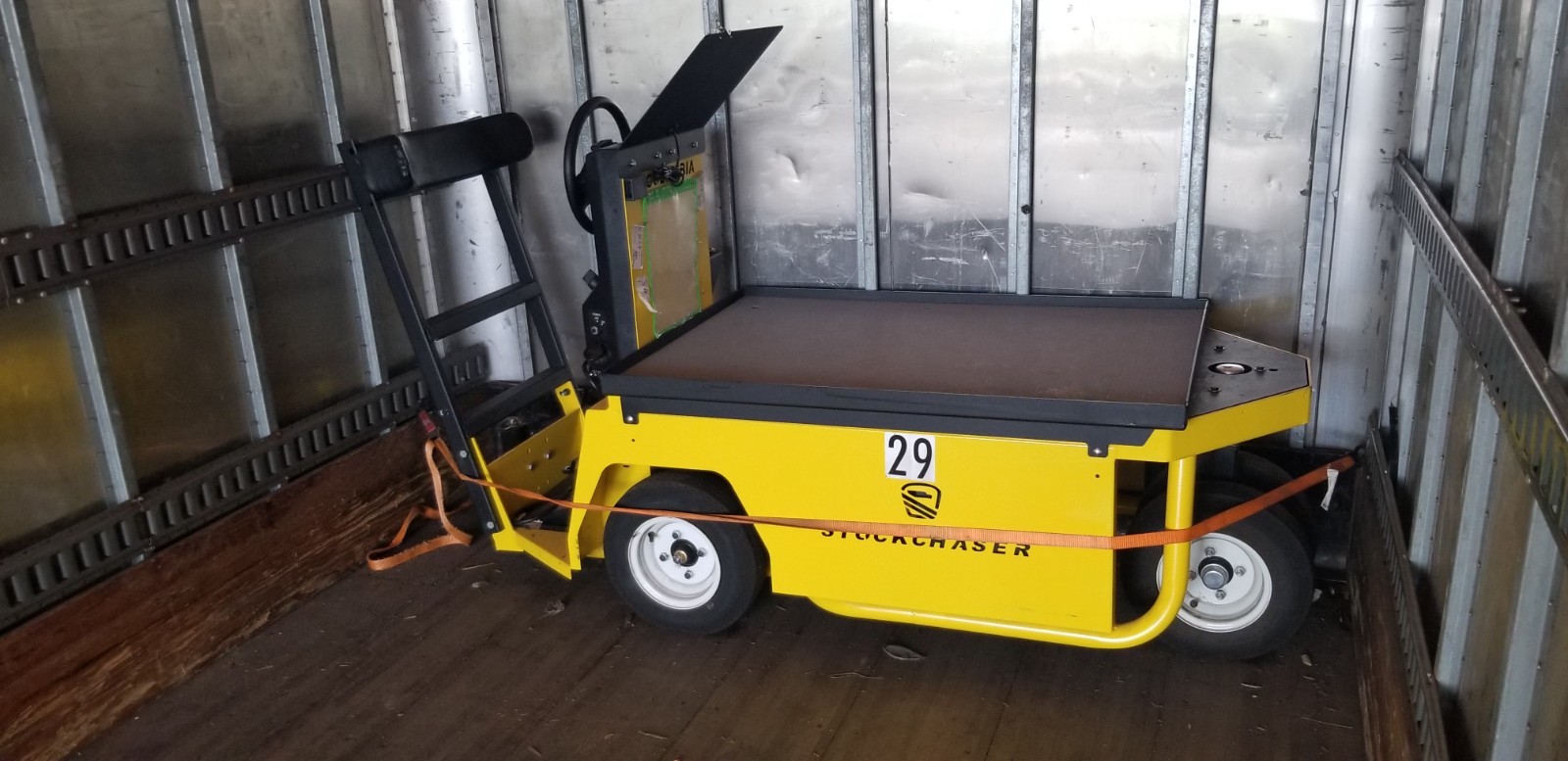 Columbia Stock Chaser looks great, needs 6 batteries 6v, no key but doesn’t need