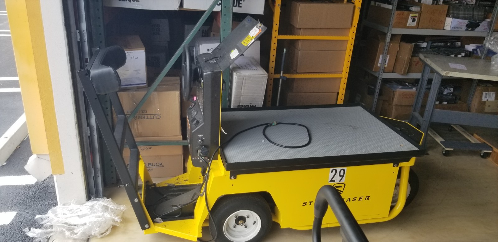 Columbia Stock Chaser looks great, needs 6 batteries 6v, no key but doesn’t need