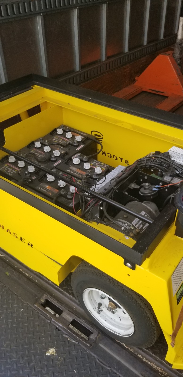 Columbia Stock Chaser looks great, needs 6 batteries 6v, no key but doesn’t need