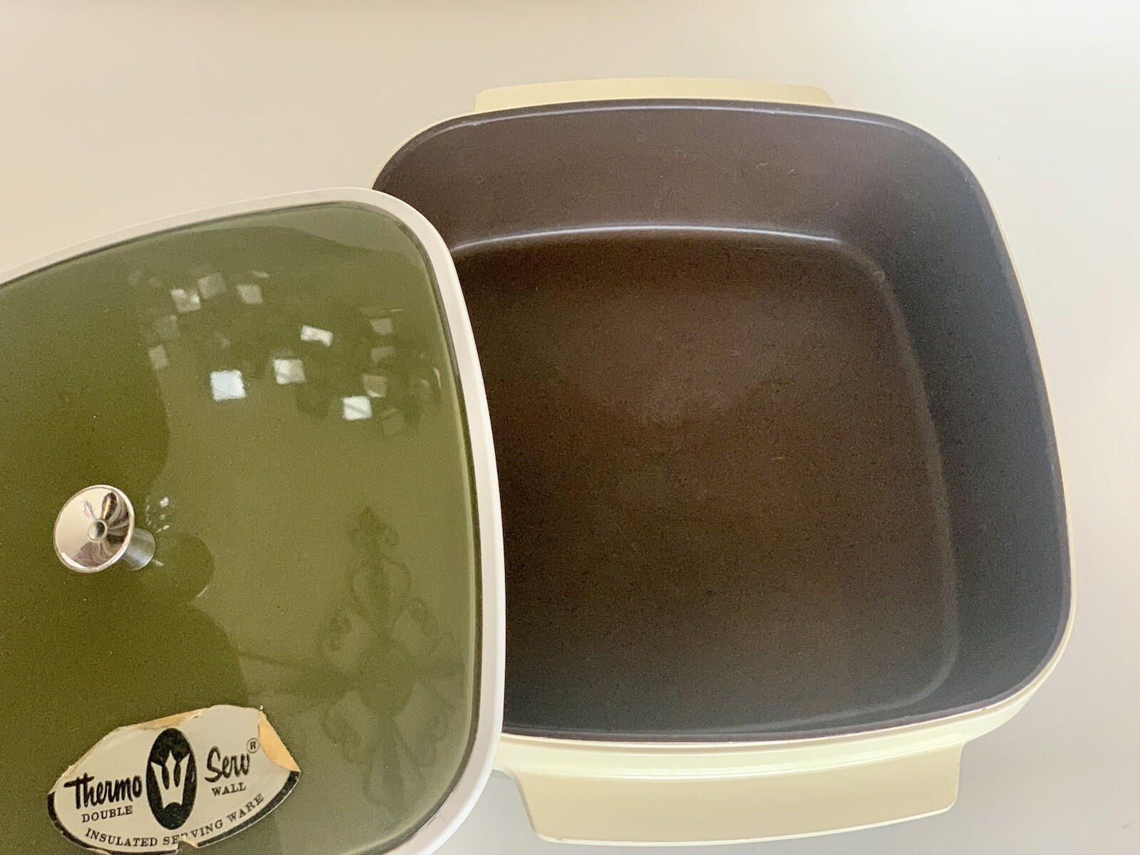 Thermo serve insulated servingware vintage 60s era olive green white trim handle