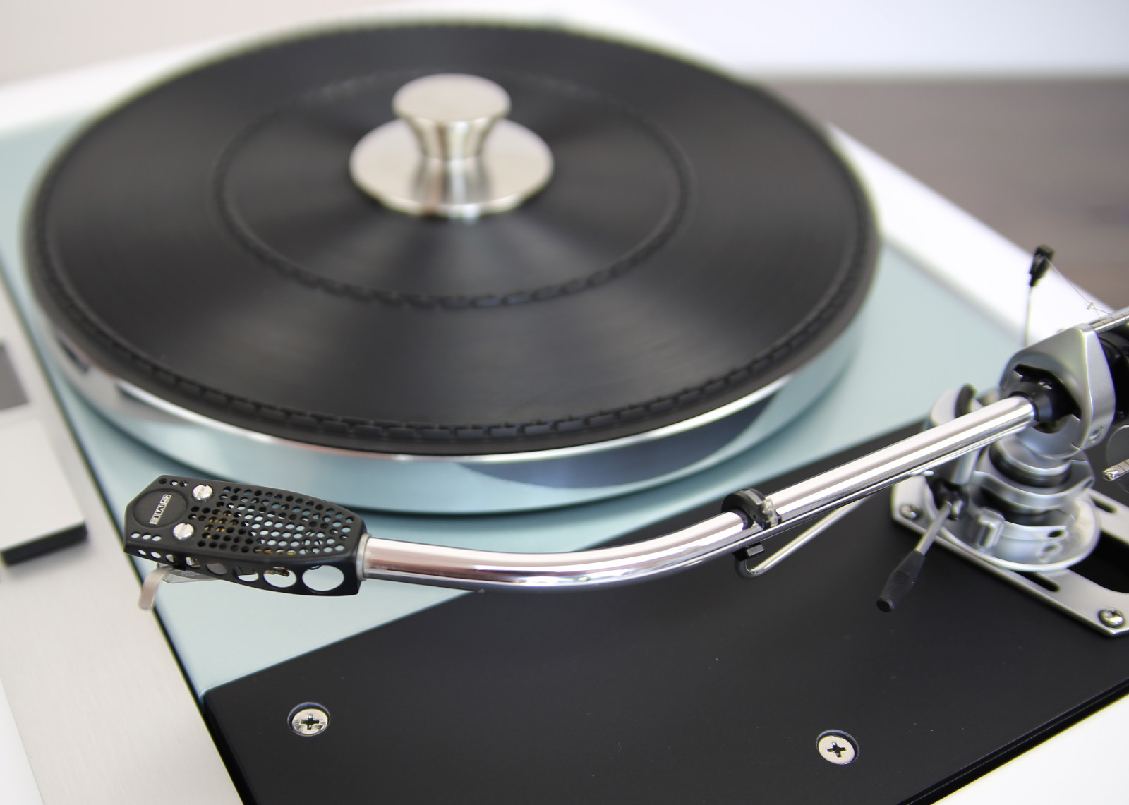 We Restore Your Thorens TD 125 Turntable Black Or White – Ice Blue