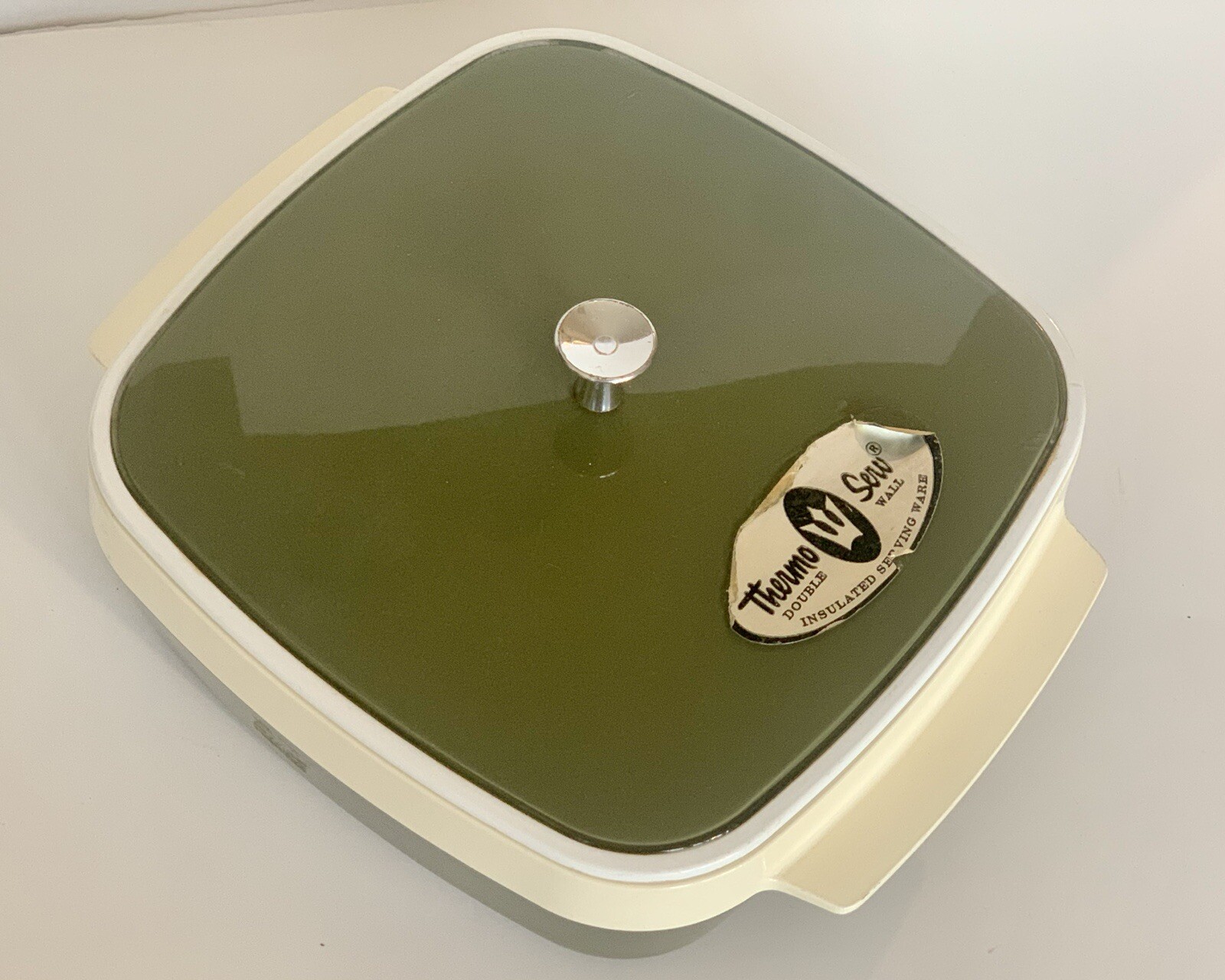 Thermo serve insulated servingware vintage 60s era olive green white trim handle