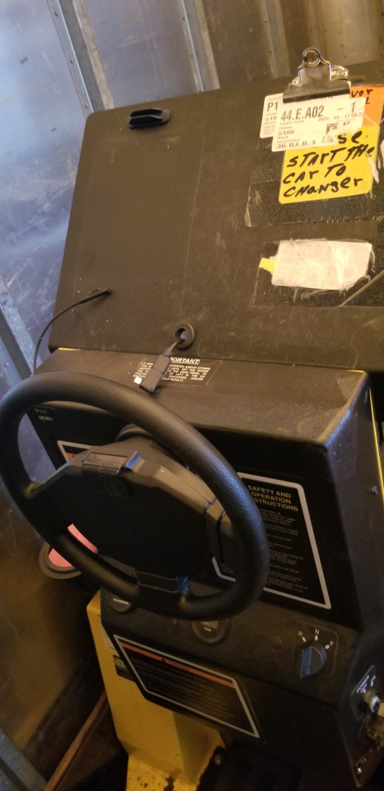 Columbia Stock Chaser looks great, needs 6 batteries 6v, no key but doesn’t need
