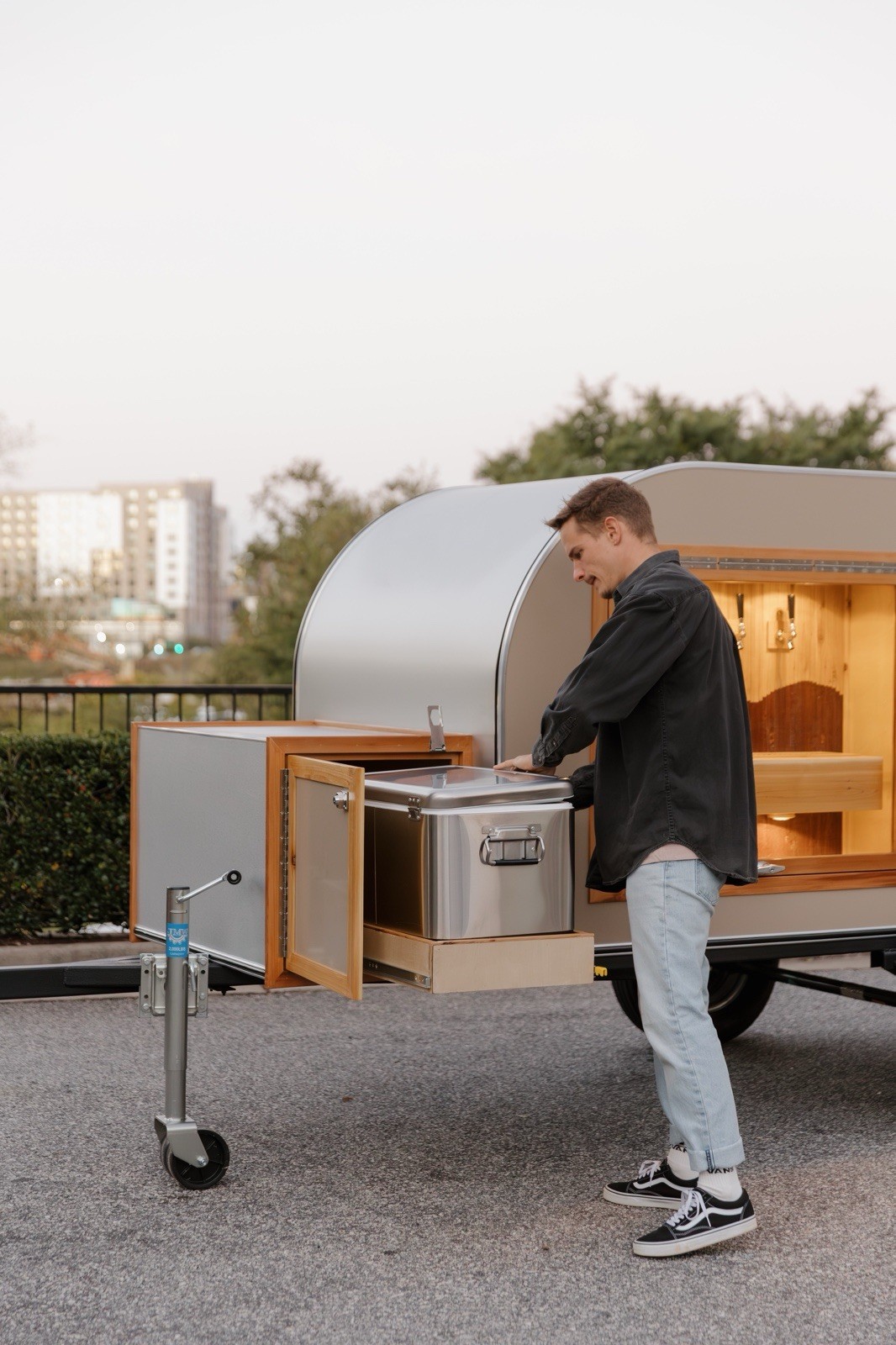 2025 New Mobile Bar Tap Trailer teardrop draft trailer- beerdrop