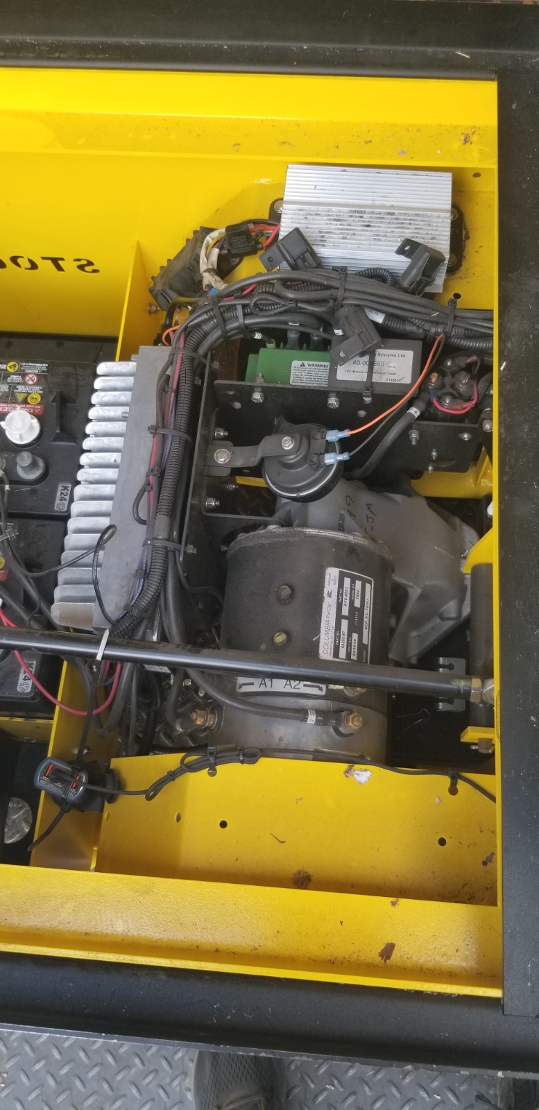 Columbia Stock Chaser looks great, needs 6 batteries 6v, no key but doesn’t need