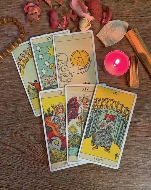 Professional Therapeutic Tarot Reading 24 hrs.email PDF – 1 question -3 Cards