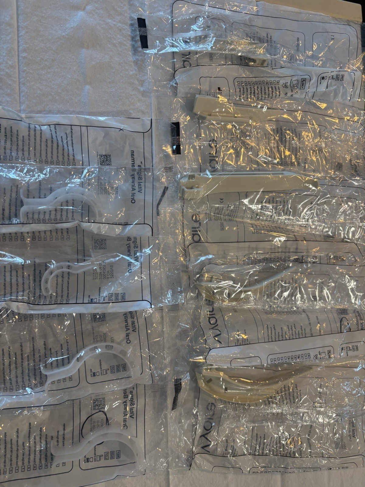 Vyaire Vital Signs Larygoscope Blades X 5 And Oral Airways X 4, New Exp 4/2026