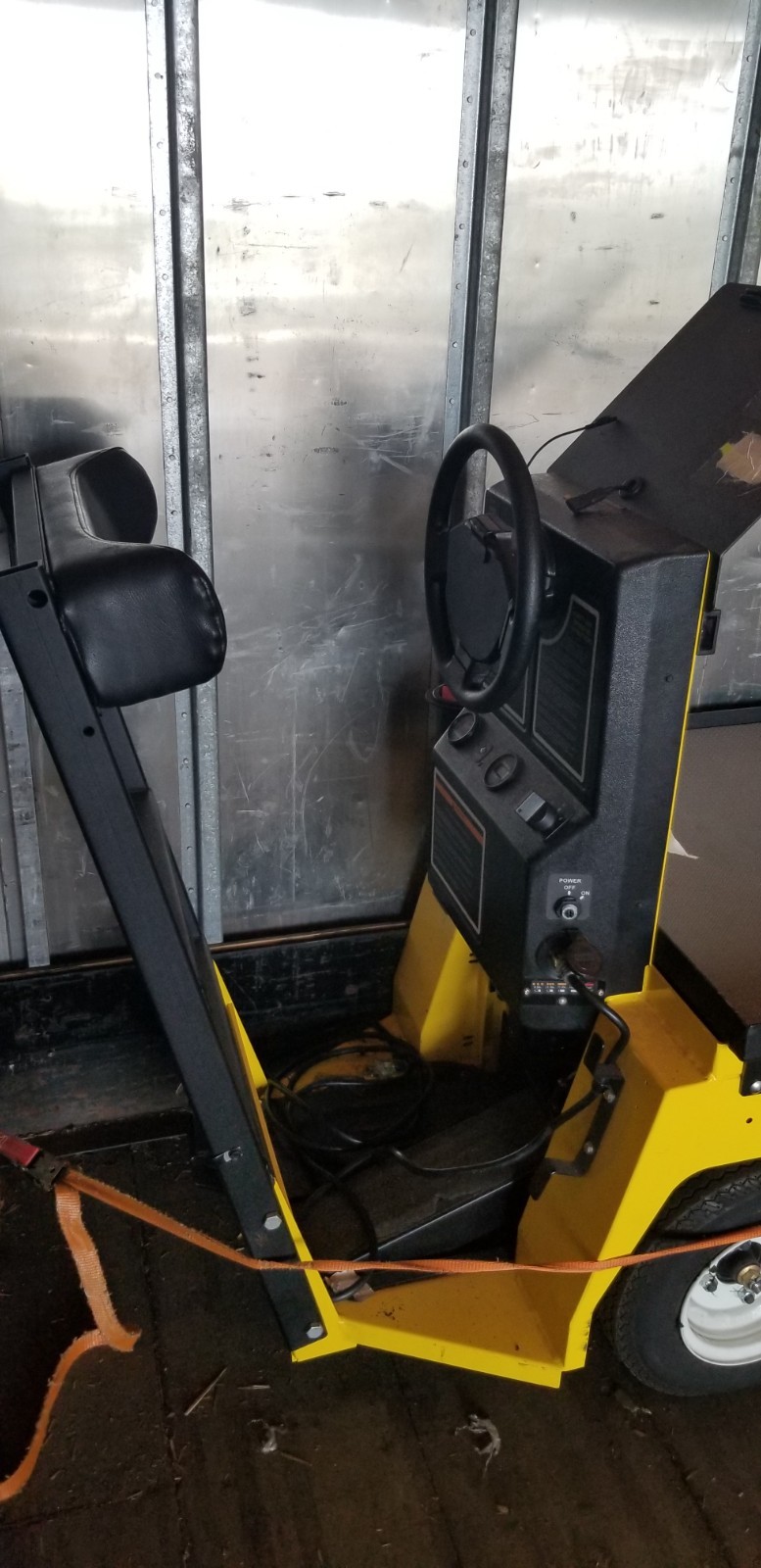 Columbia Stock Chaser looks great, needs 6 batteries 6v, no key but doesn’t need