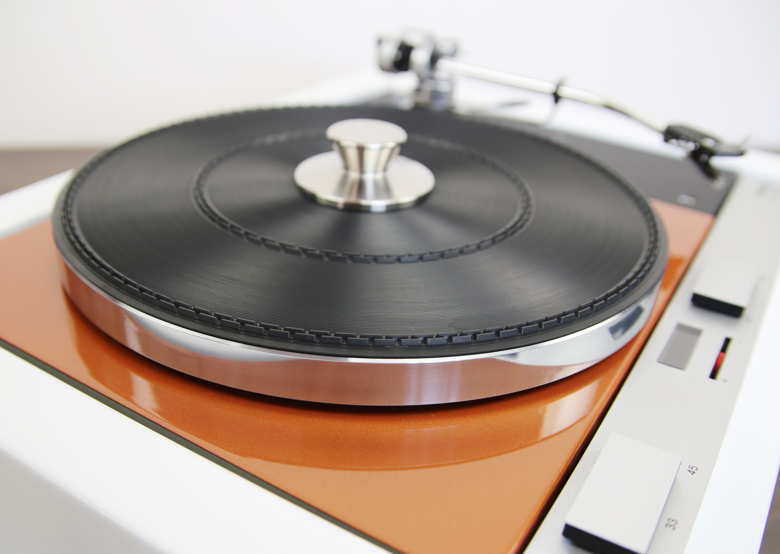 We restore your Thorens TD 125 Turntable Black or White – Orange
