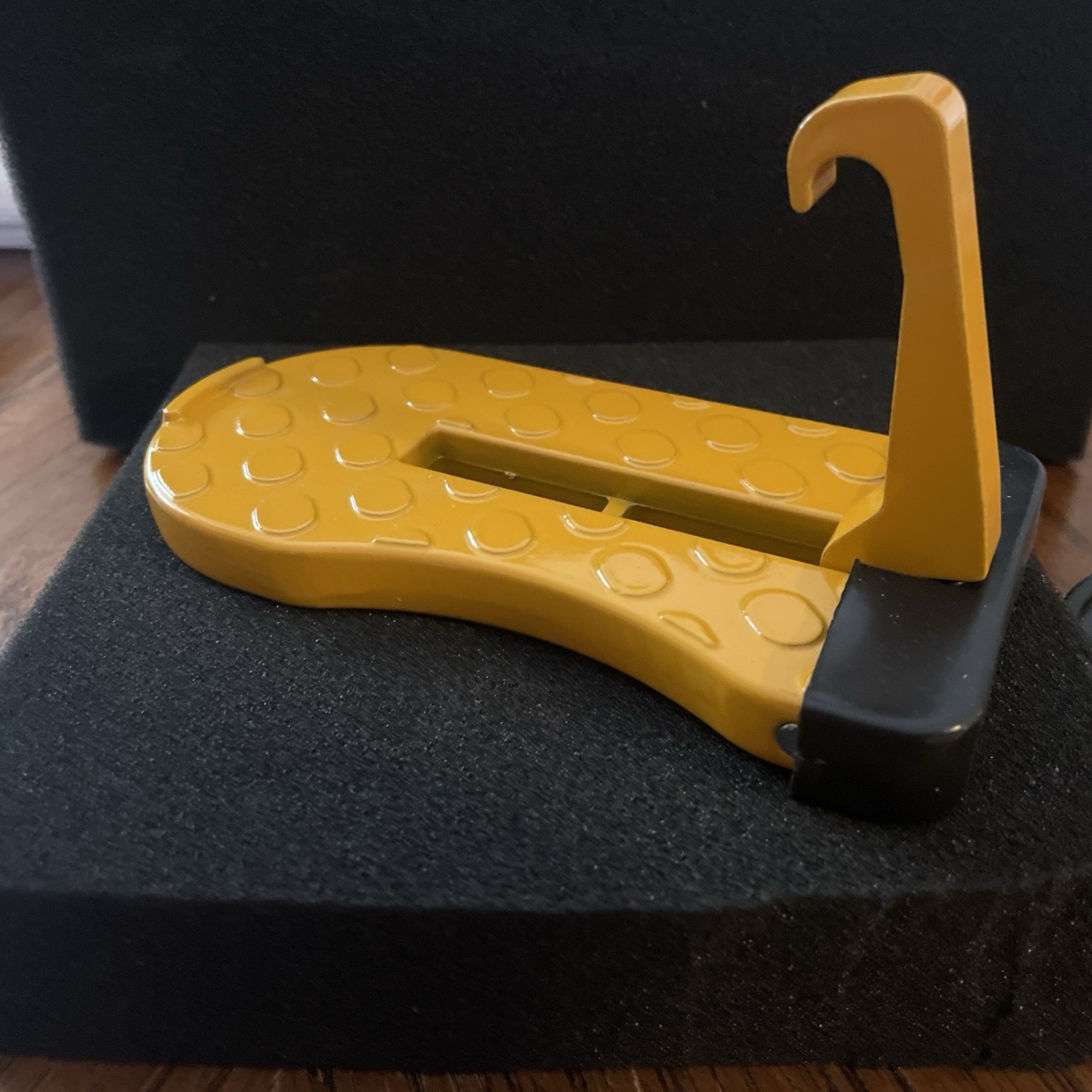 Doorstep For Vehicles Of All Types, Emergency Glass Breaker