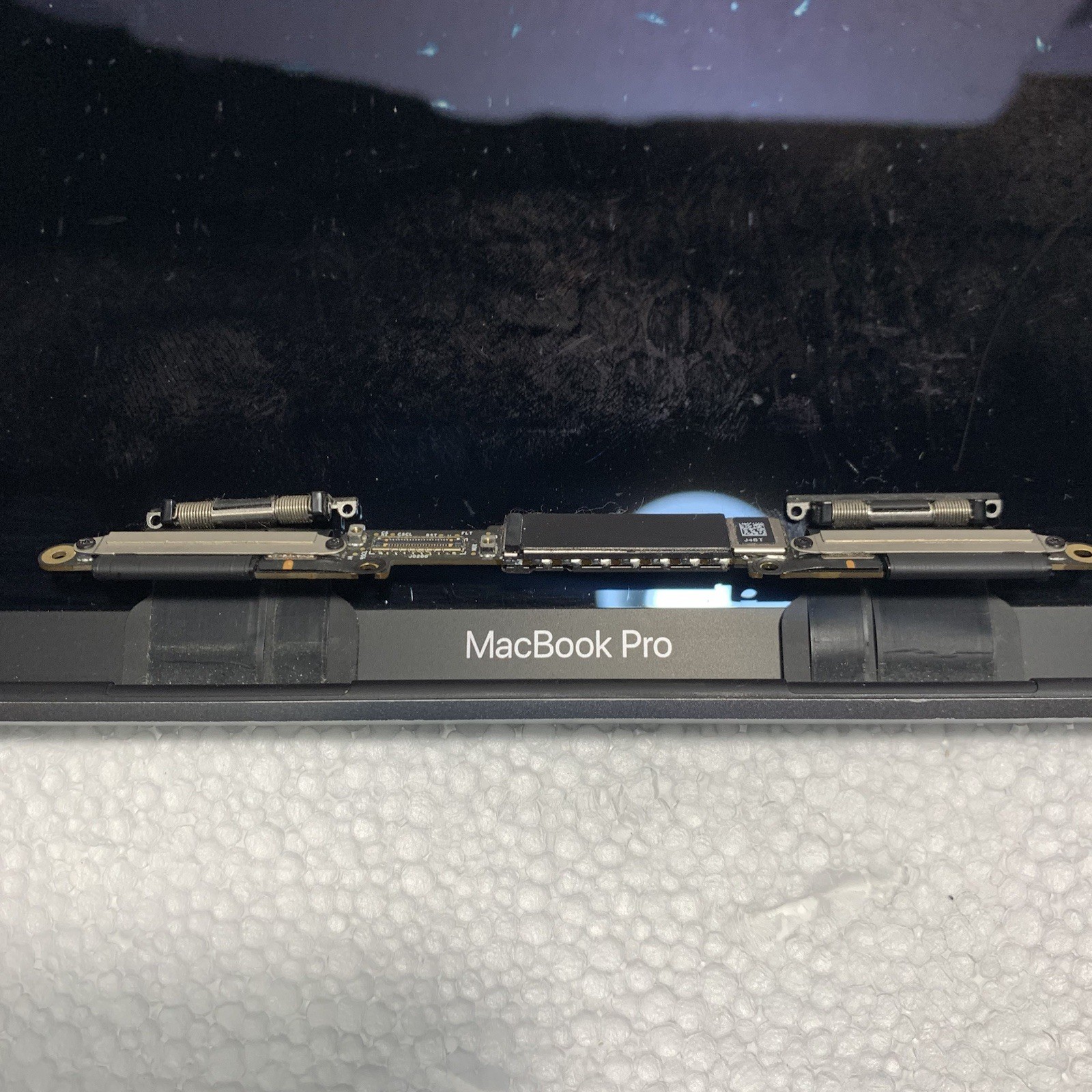 Apple MacBook Pro A1990 2018 2019 15″ OEM LCD Screen Display Assembly – TESTED